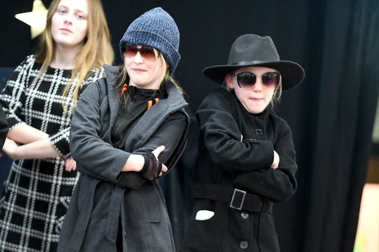 Little Stars 2022: Ashley Hill Years 5 and 6 presents the James Bond-themed 'Christmas Never Dies'