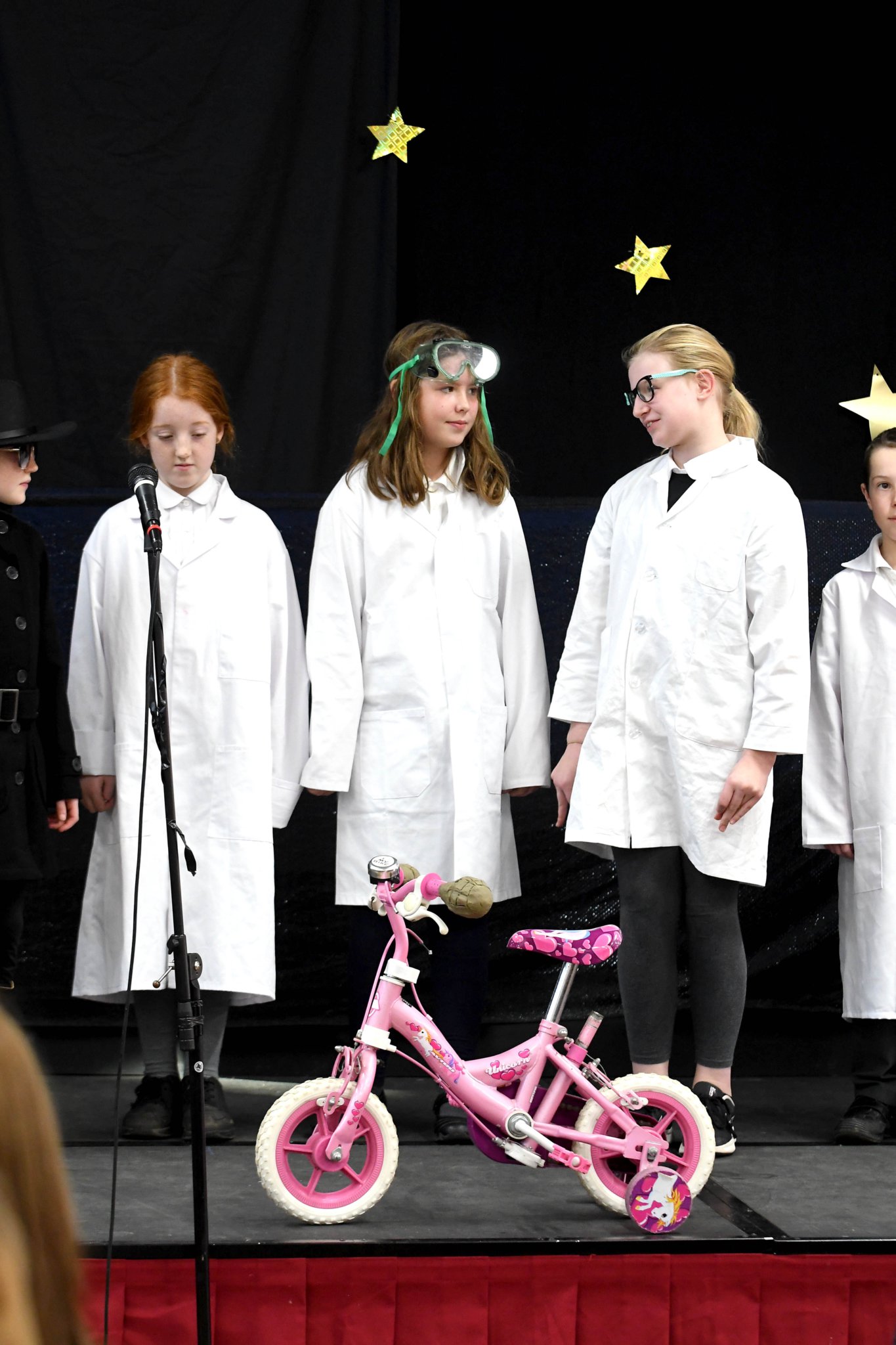 Little Stars 2022: Ashley Hill Years 5 and 6 presents the James Bond-themed 'Christmas Never Dies'