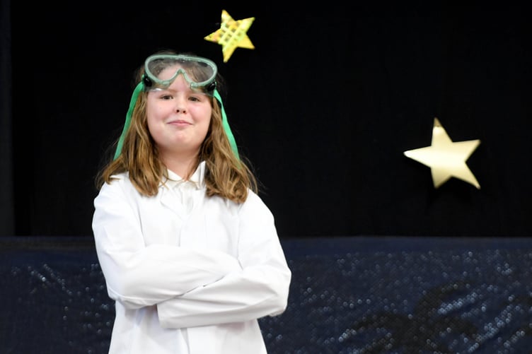 Little Stars 2022: Ashley Hill Years 5 and 6 presents the James Bond-themed 'Christmas Never Dies'