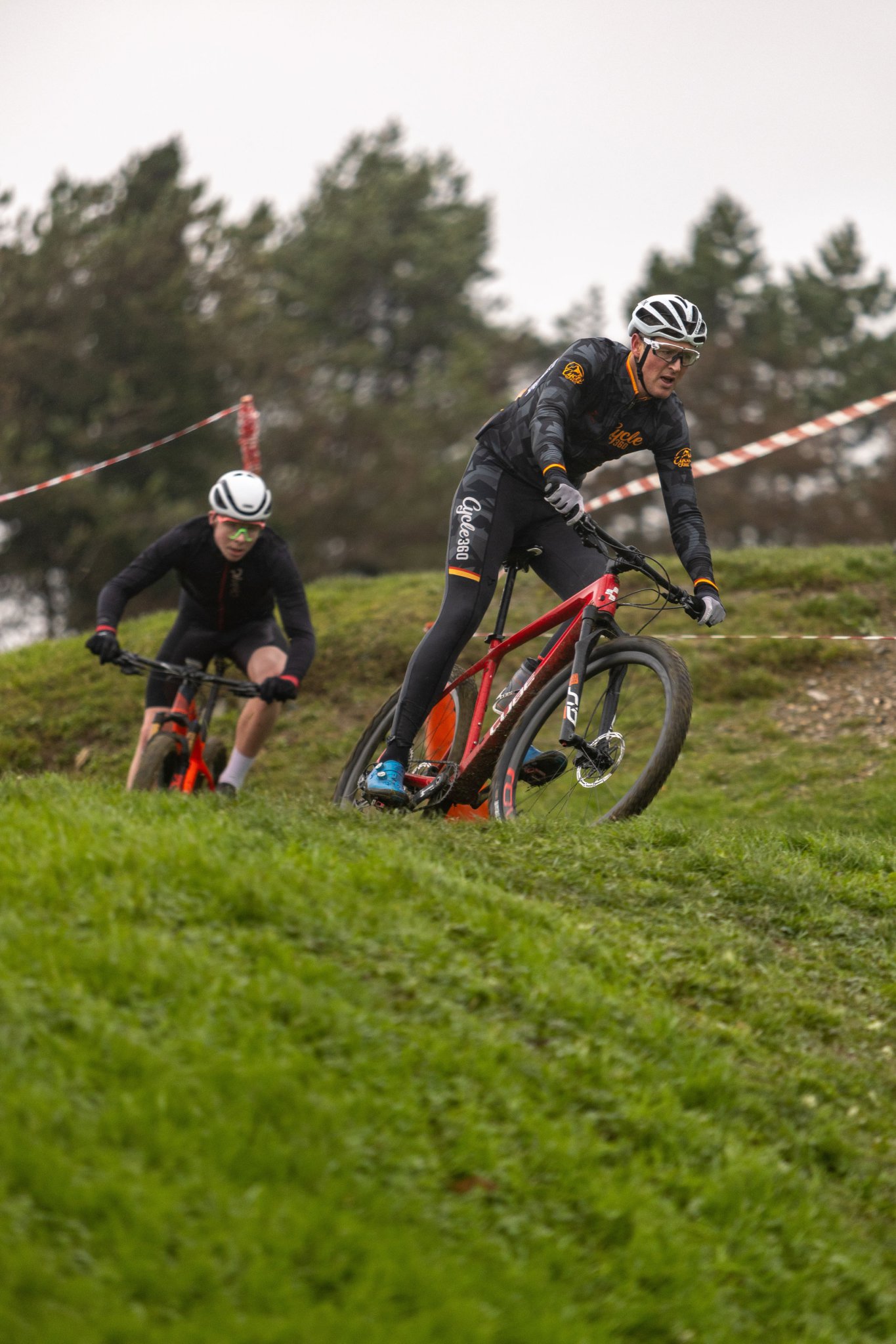Overall race winner Elliot Baxter (who was paired with Eric Kelly), leads Dom Dunwell through the former pitch and putt area of Noble’s Park. Dunwell was fifth (Photo: Joe Ricciardi/3 Legs Photography)