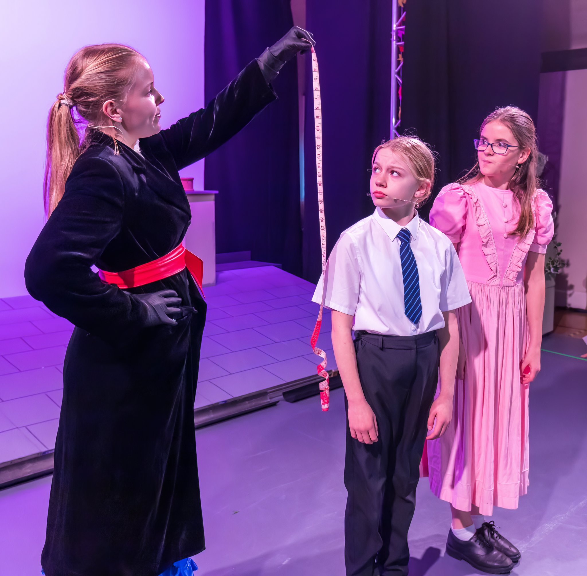 Mary Poppins measuring her new charges, Jane and Michael Banks (Phoebe Schollick and Jessica Murphy).