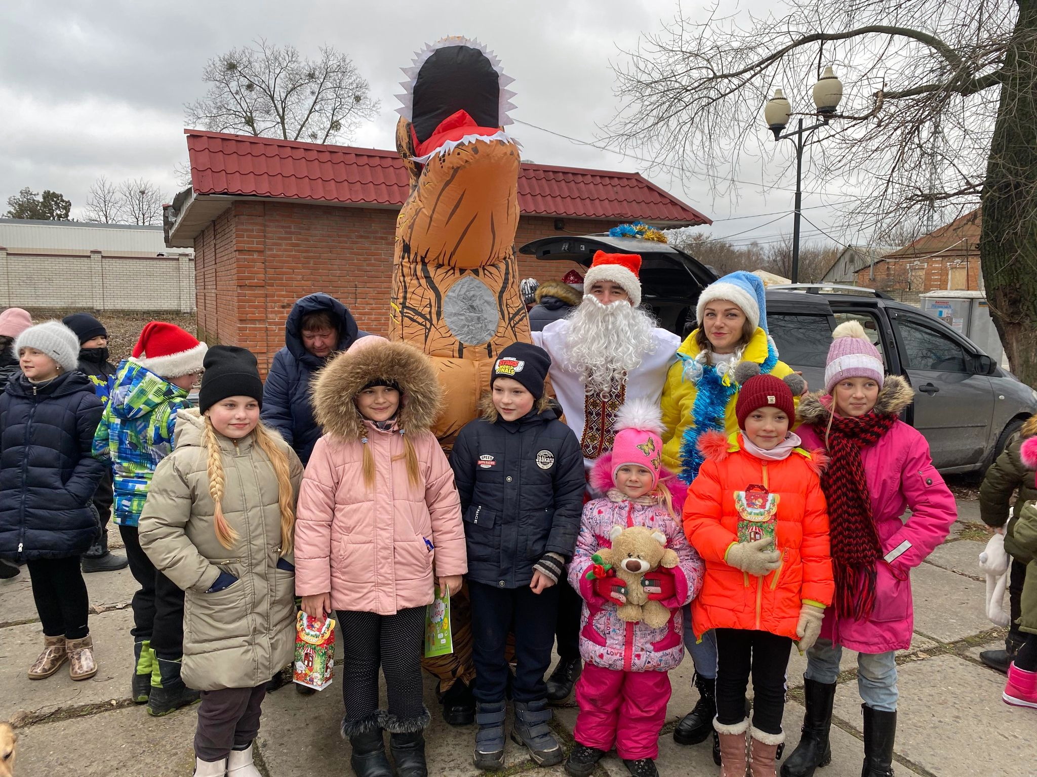 Many children came out to the party to celebrate Christmas and exchange gifts