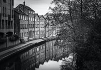 Police officer jumps into freezing River Wey in pursuit of teen robber