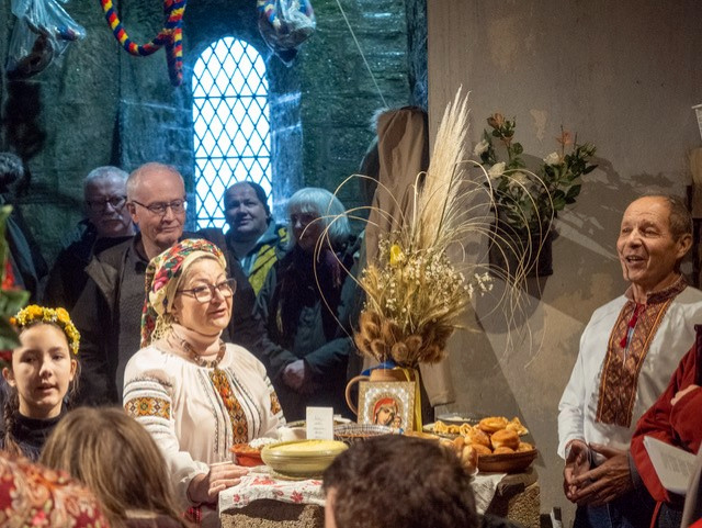 Ukraine Xmas carols at Brentor Church
