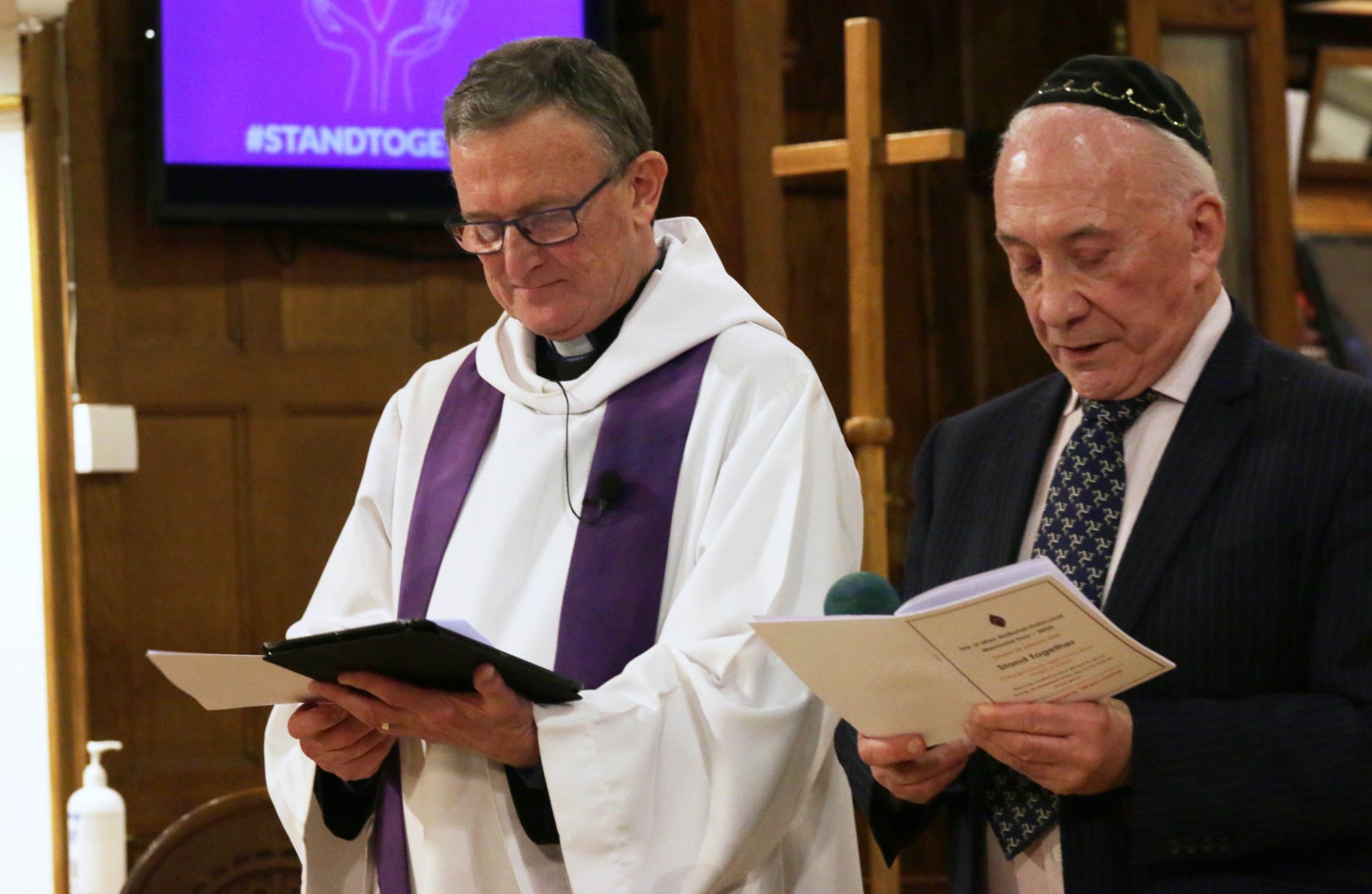 IOM National Holocaust Memorial Day 2020 at St Georges C
Church Douglas.
Archdeacon Andrew Brown and Leonard Singer.