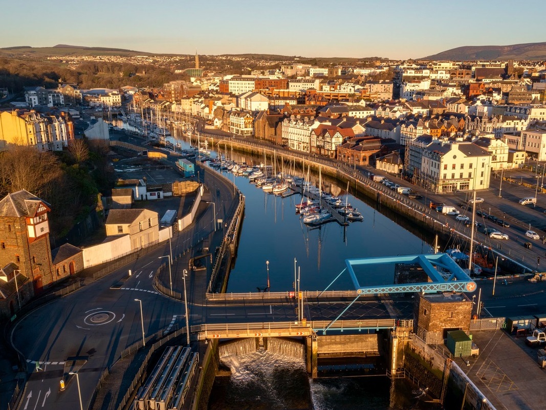 Douglas Harbour CRAIG GOFFIN