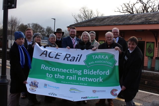 David Ratcliff, former Mayor of Bideford, and Mrs Phillippa Ratcliff, Cllr Elizabeth Brookes-Hocking, Mayor of Crediton, Cllr Jude Gubb, Mayor of Bideford and another councillor. SR 6840