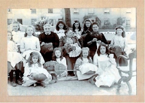 Shaldon Lace School in about 1912, with Mrs French, Miss Lancaster Lucas and Mrs Ellen Withey (in centre L. to R.)
Children in back row: Win Green, Kate Stead, Gwen Johnson
Other children: Connie Extence, Flossey Parker, Ethel P., Cecil Finson, Marjorie Finson, Dorothy Hutchings, Dorah March.
Pictures: Teign Heritage Centre (jan 2023)