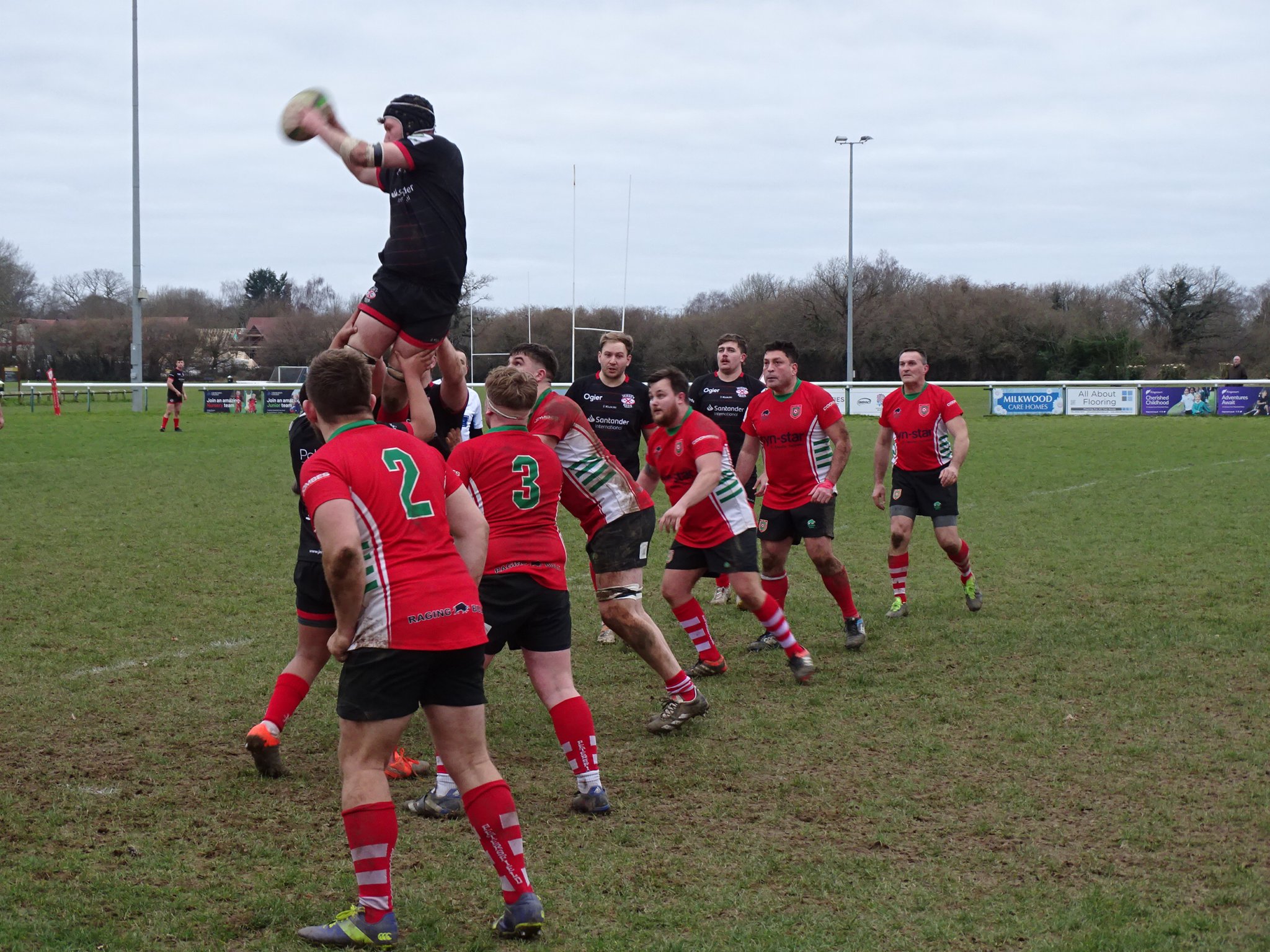 Jersey take lineout ball while Petersfield’s forwards prepare to maul