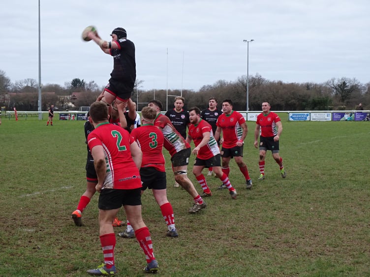 Jersey take lineout ball while Petersfield’s forwards prepare to maul