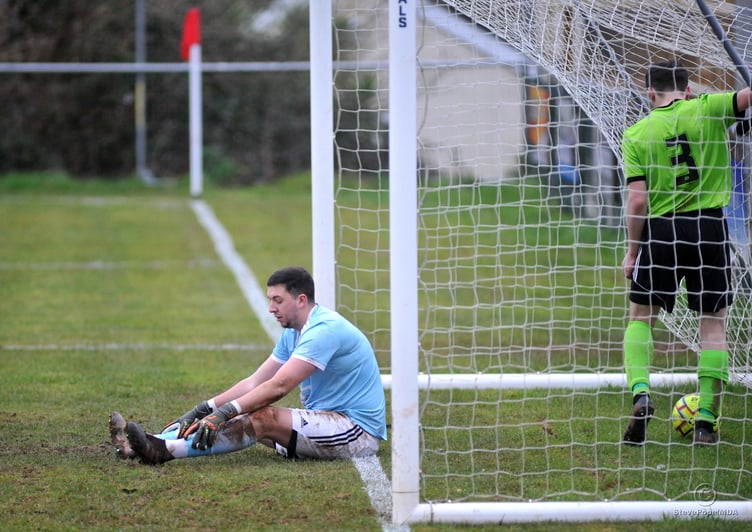 Photo: Steve Pope MDA040223A_SP004 South West Peninsular League Premier East football. Ten goals in total as Teignmouth AFC entertain Dartmouth. A full-time score of 7-3.