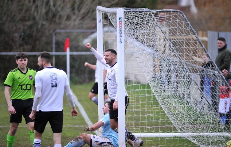 Photo: Steve Pope MDA040223A_SP004 South West Peninsular League Premier East football. Ten goals in total as Teignmouth AFC entertain Dartmouth. A full-time score of 7-3.