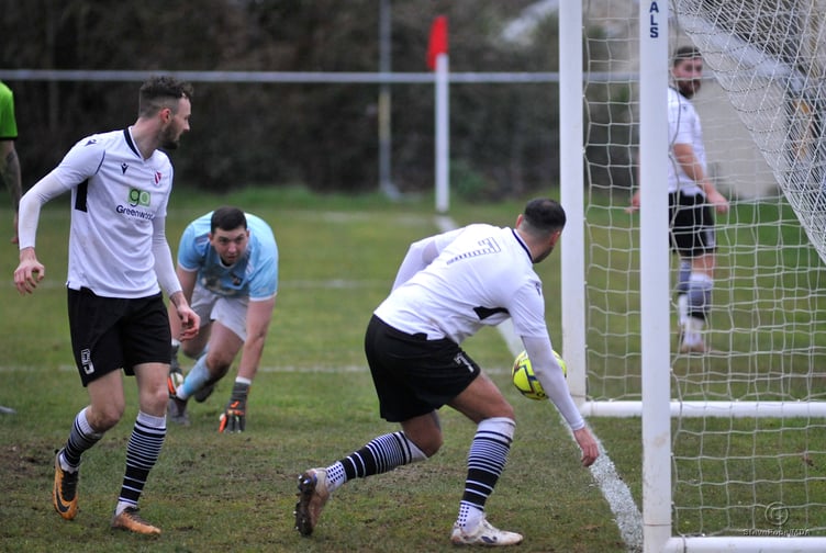 Photo: Steve Pope MDA040223A_SP004 South West Peninsular League Premier East football. Ten goals in total as Teignmouth AFC entertain Dartmouth. A full-time score of 7-3.