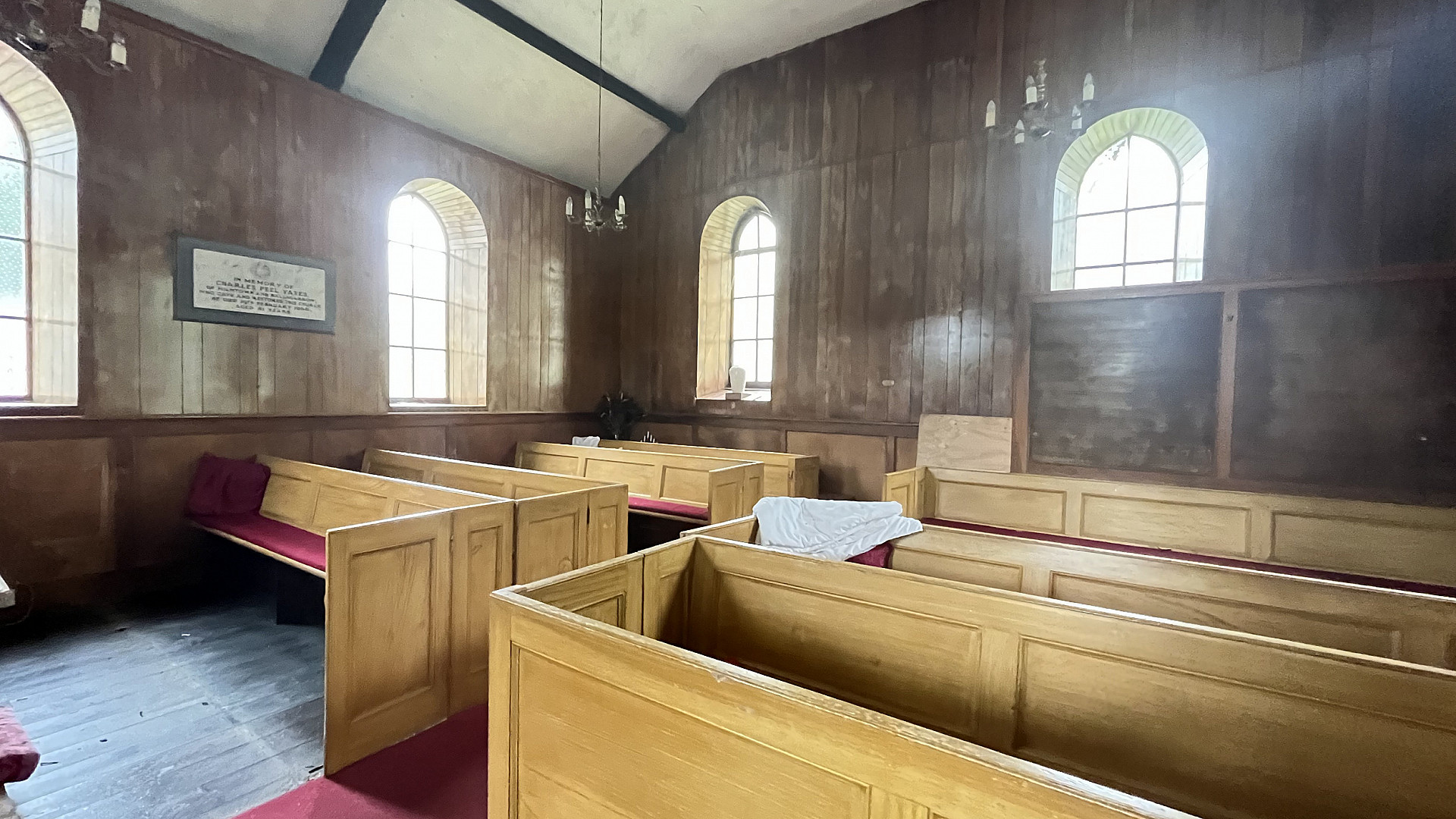 Glen Auldyn Chapel, Cowley Groves