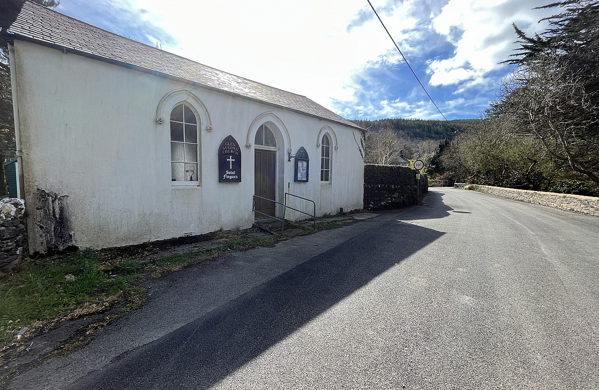 Glen Auldyn Chapel, Cowley Groves