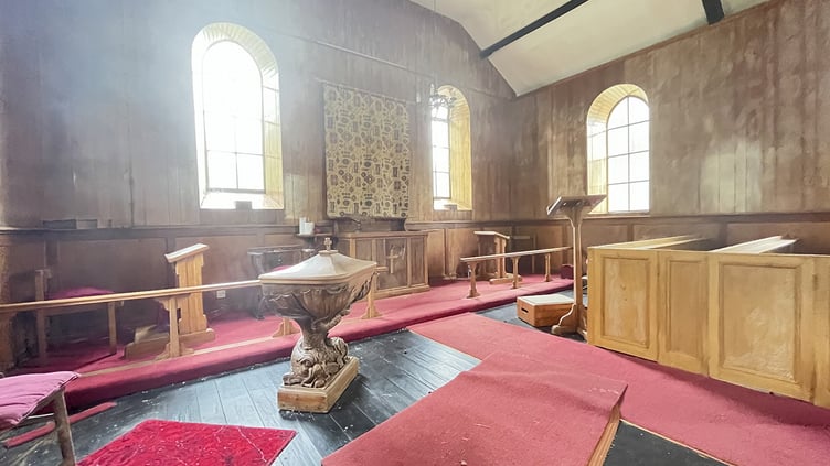 Glen Auldyn Chapel, Cowley Groves