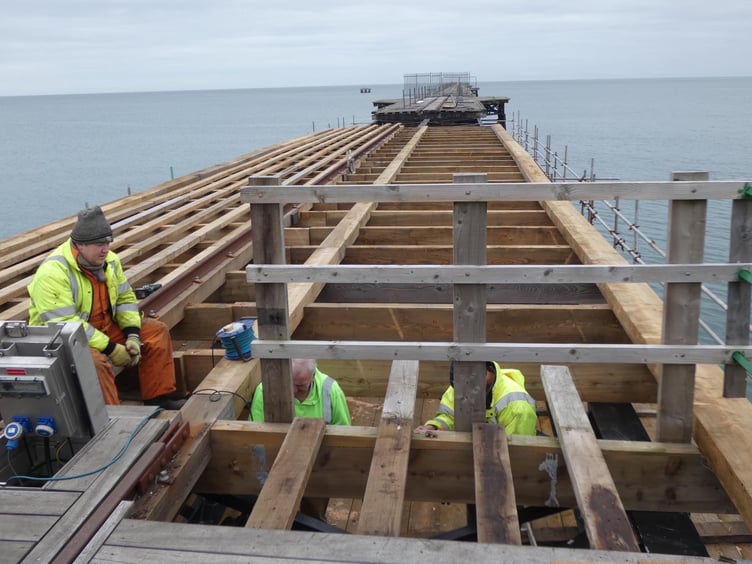 Queen's Pier: Volunteers removing the barrier at the end of bay 3