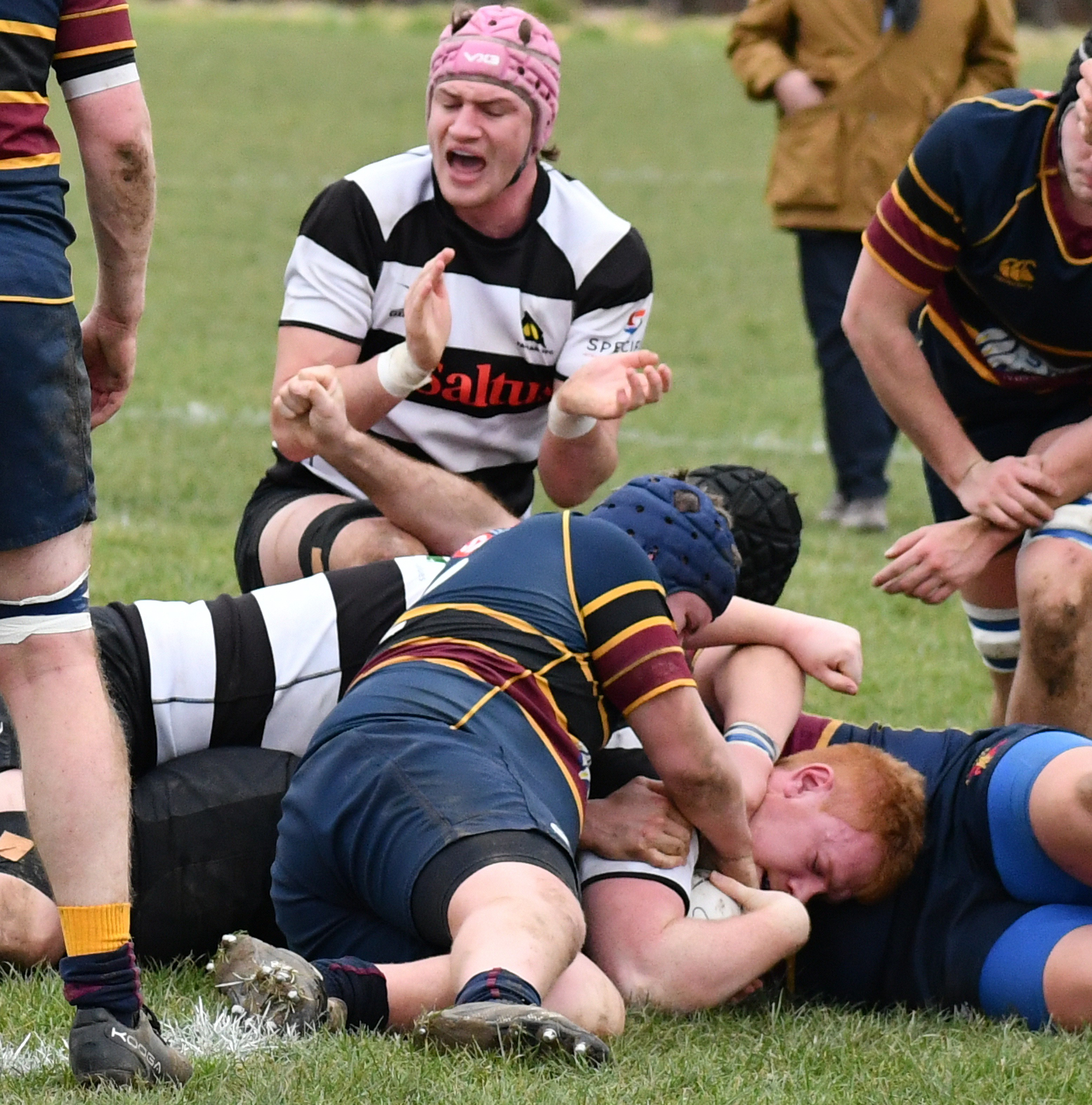 Tom Dullage scores a try