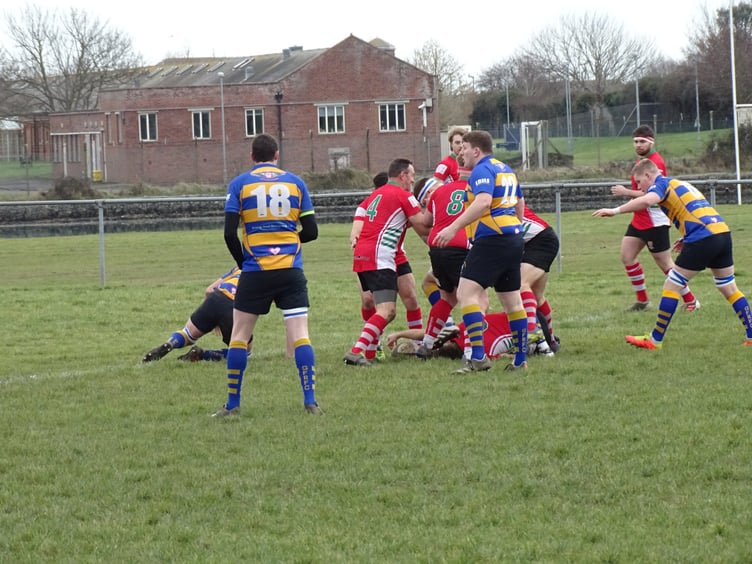 Mark Butcher and Harley Orr protect a ruck