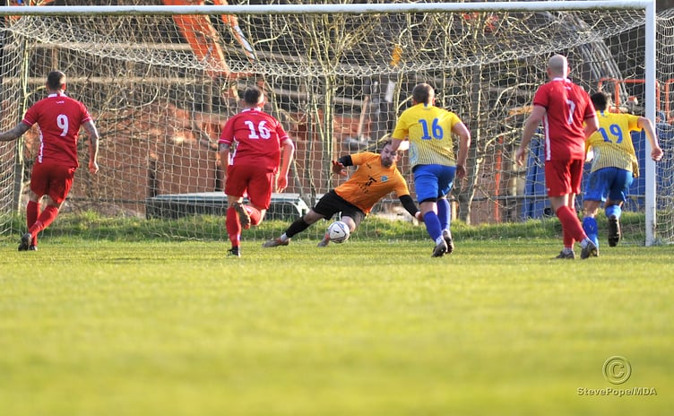 Watts Blake and Bearne versus Kingsteignton Athletic