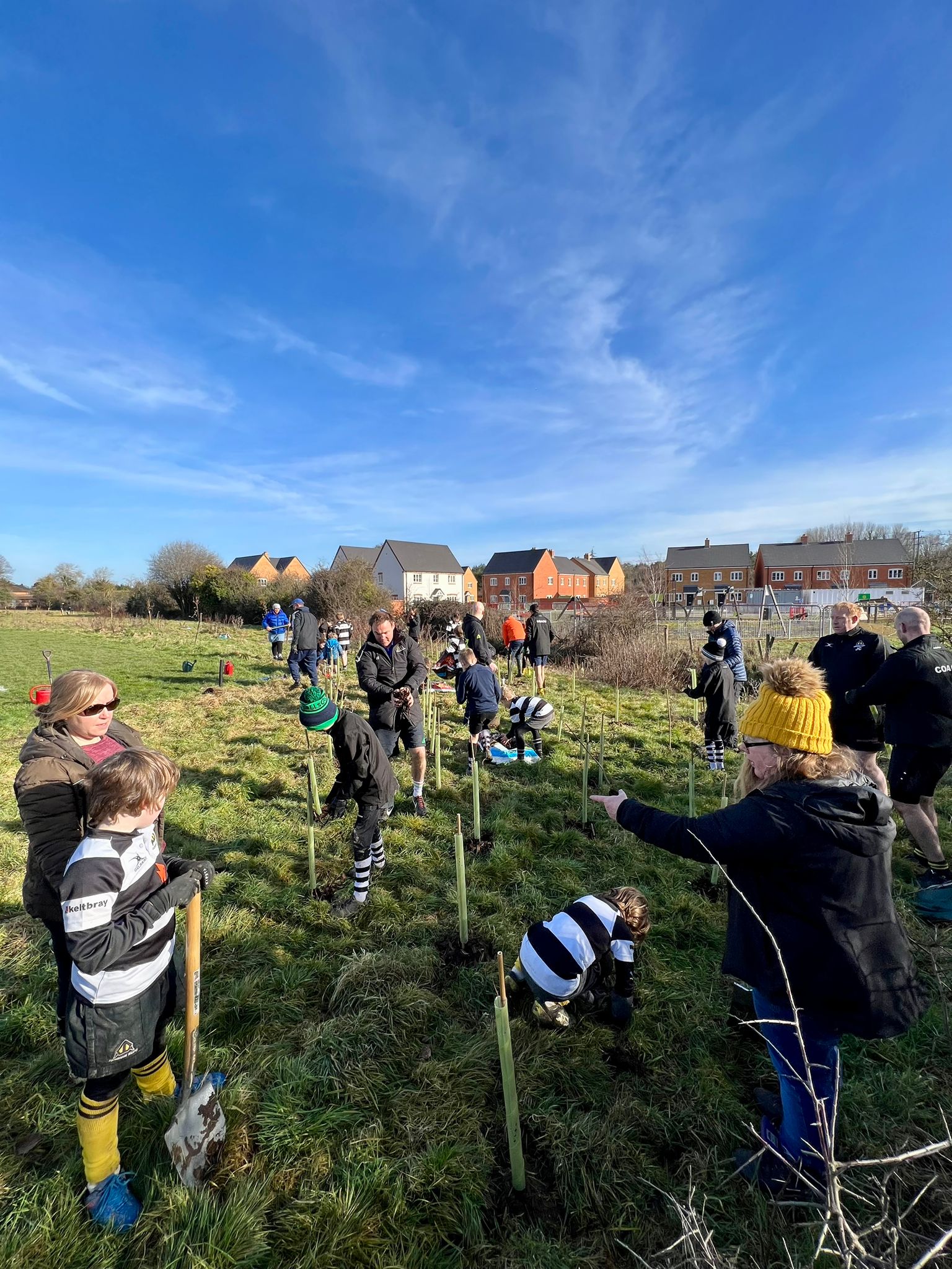 Farnham's juniors planted 140 trees