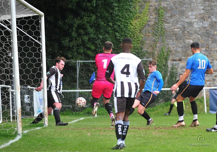Newton Abbot Spurs versus Holsworthy