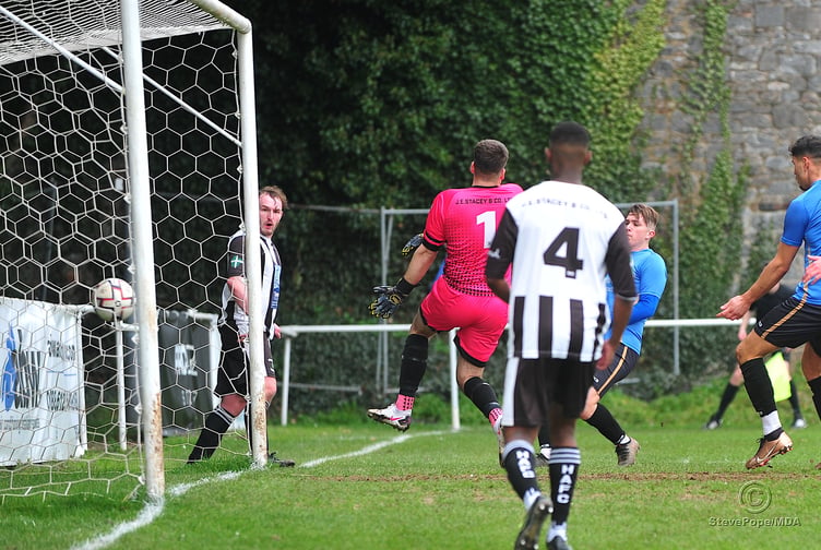 Newton Abbot Spurs versus Holsworthy