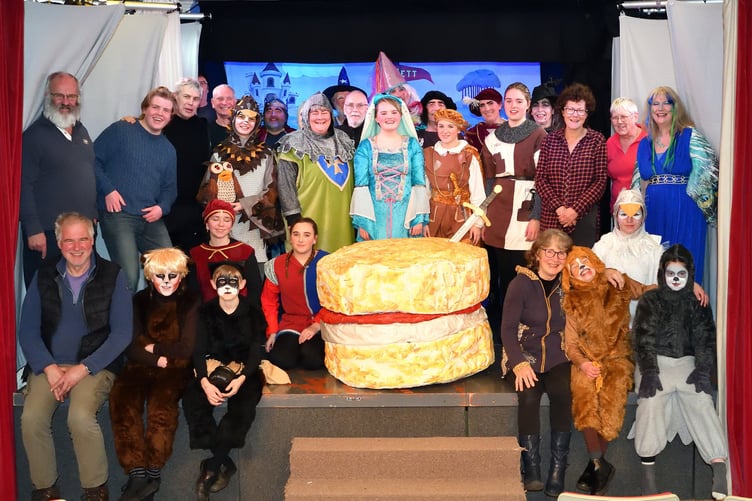 Full cast and crew of SCATS Pantomime