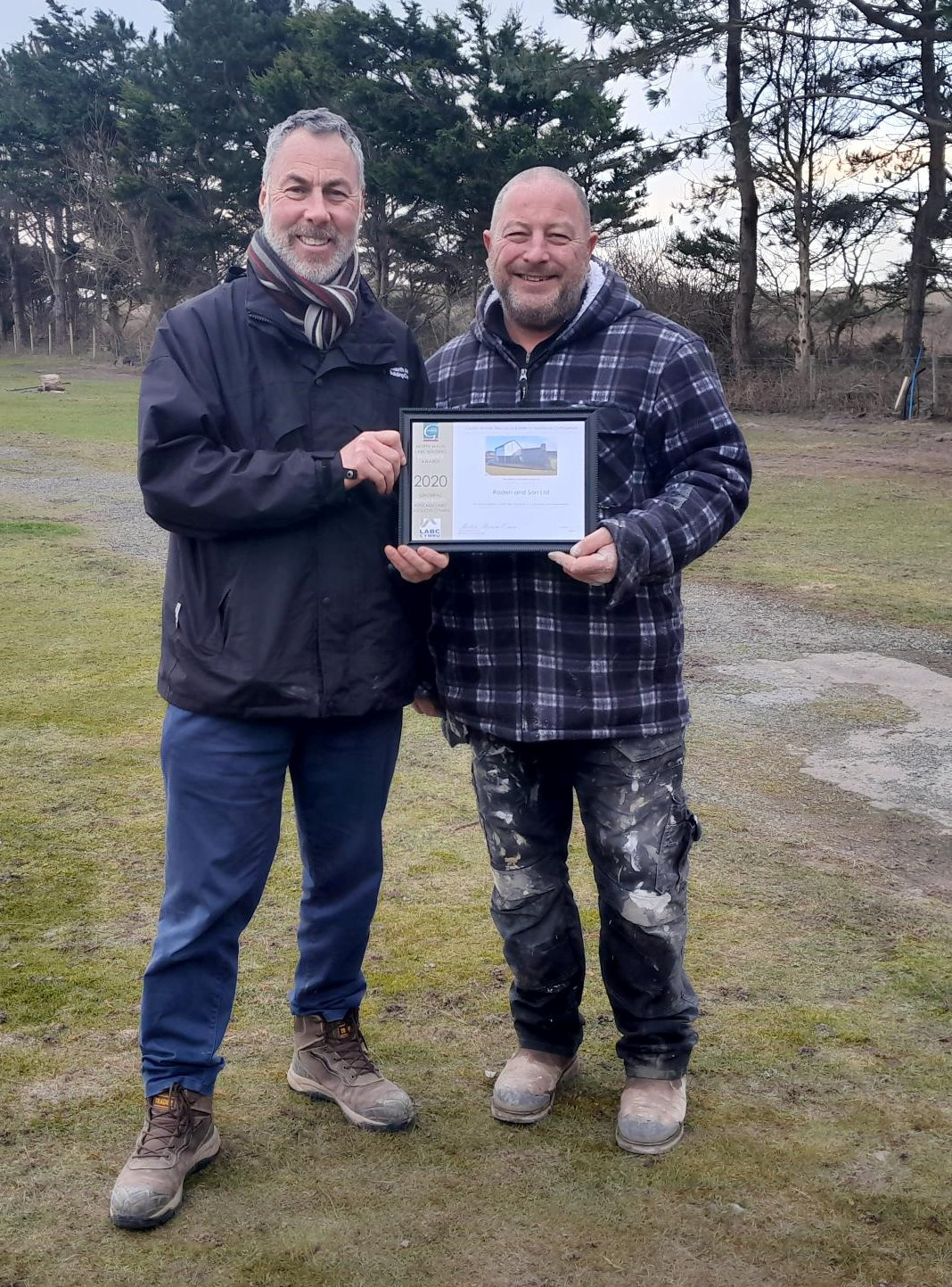 Nick Roden receiving his award from Karl Jones, from Cyngor Gwynedd’s Building Control Service