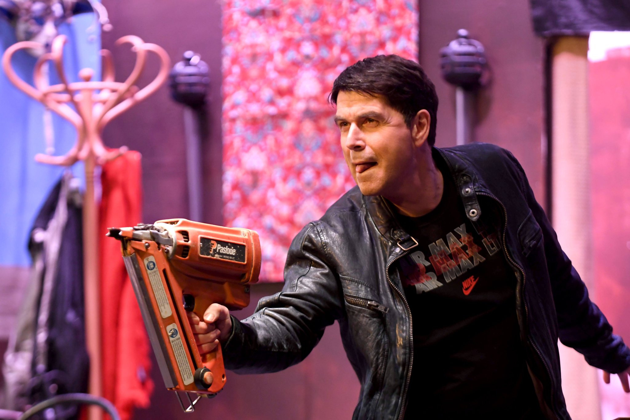 Simon Fletcher as fading Hollywood star Jefferson Steele
