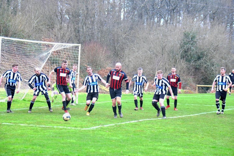 Bream defend a corner.