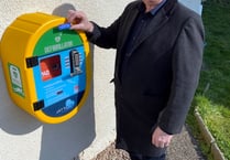 Gift of lifesaving machines for Newton Abbot