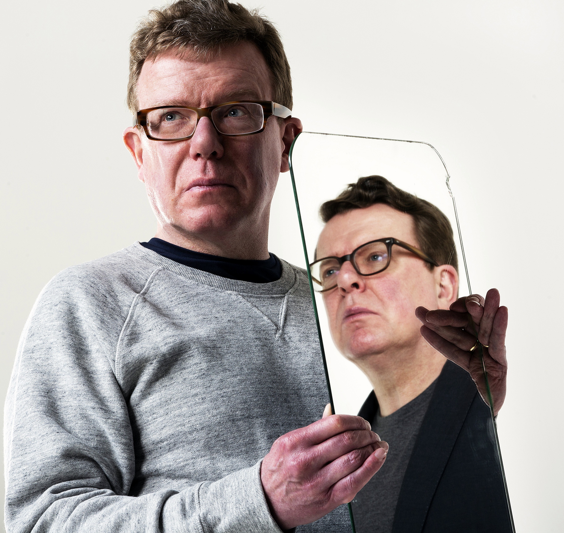 Craig and Charlie Reid, The Proclaimers. Seen here in studio shoot in Leith in 2022. Edinburgh, Scotland, UK Edinburgh, Scotland UK 26/02/2022
© COPYRIGHT PHOTO BY MURDO MACLEOD
Tel + 44 131 669 9659
Mobile +44 7831 504 531
Email: m@murdophoto.com
A22G5C