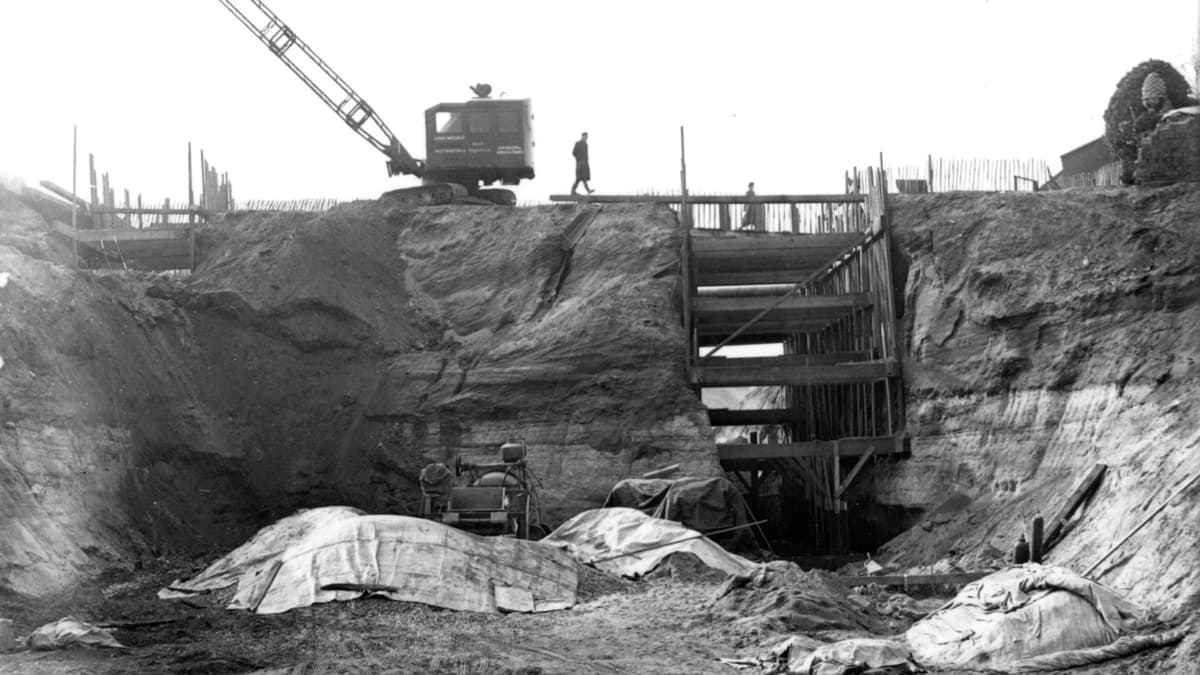 From the Archive The building of Farnham's Firgrove Hill road bridge