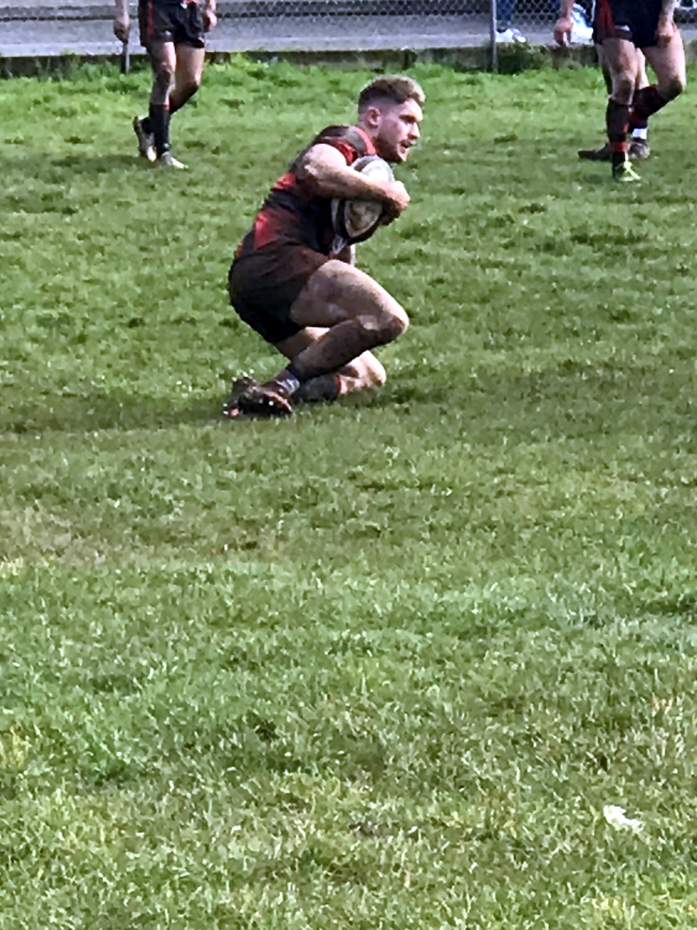 ABOVE LEFT: Jack Osborne secures the lineout. ABOVE RIGHT: Connor Packwood and Hammy Kerswill defending the ruck.
