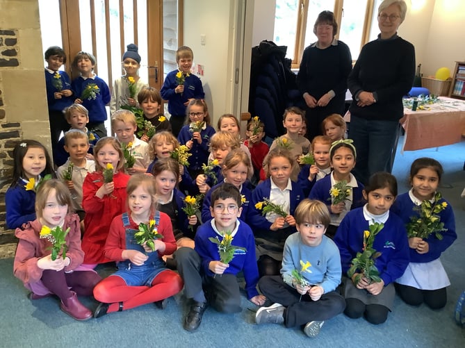 All Saints CE Infant School Year 2 pupils make Mother's Day posies at All Saints Church, Tilford, March 17th 2023.