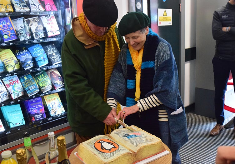 Clare and Michael Morpurgo cutting the celebration cake.