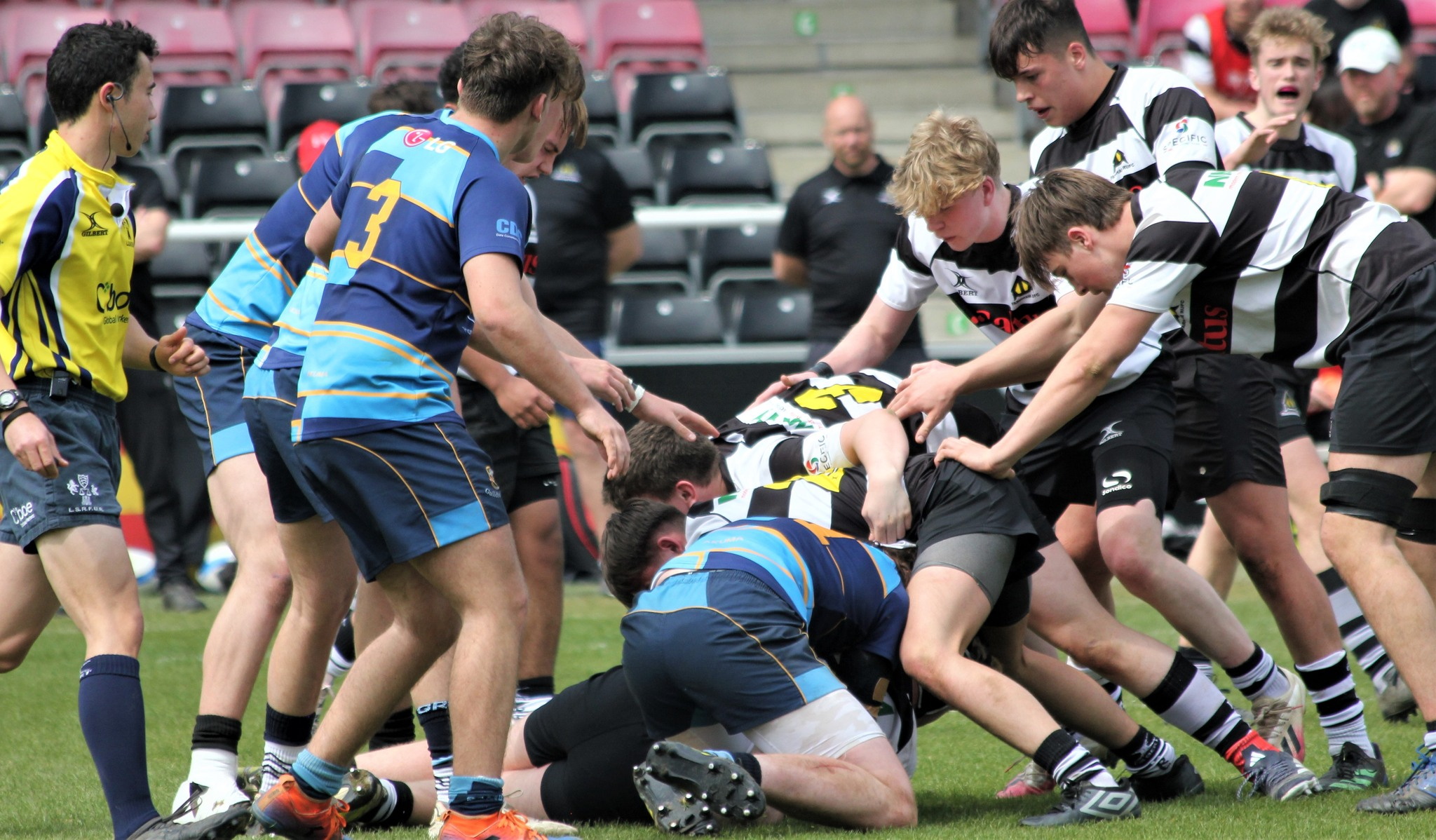 Jonny Vincent skips through a tackle PHOTO BY MARK WEEKS