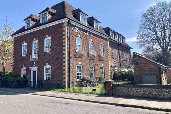 Waverley Borough Council has awarded a new ten year lease on Wey Court in Farnham to the accountancy firm Shaw Gibbs