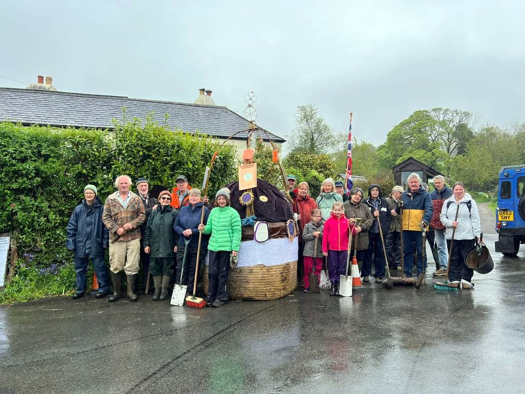 Wet weather did not deter a mini-army of villagers in Peter Tavy walking en-mass to the pond at the Coombe with an array of tools to clear the newly restored pond.