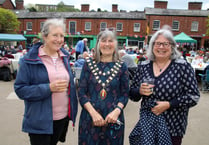 Mayor ‘thrilled’ at success of Crediton’s Big Sunday Lunch
