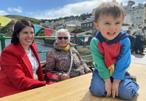 Crowds flock to royal pier to mark red letter day