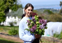 Growing beautiful and sustainable cut flowers