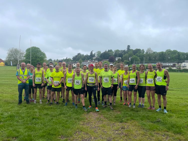 Members of the South West Road Runners who took part. AQ 8671