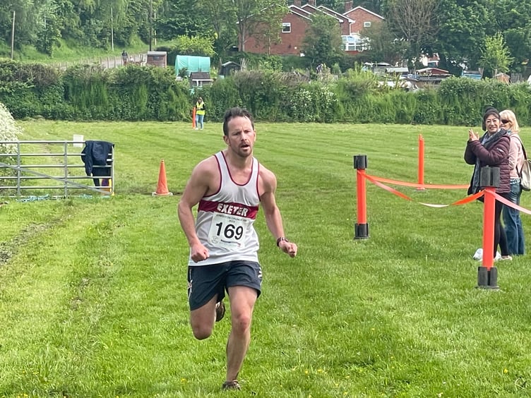 Howard Bailey from Exeter Harriers, finished in sixth place. AQ 8786