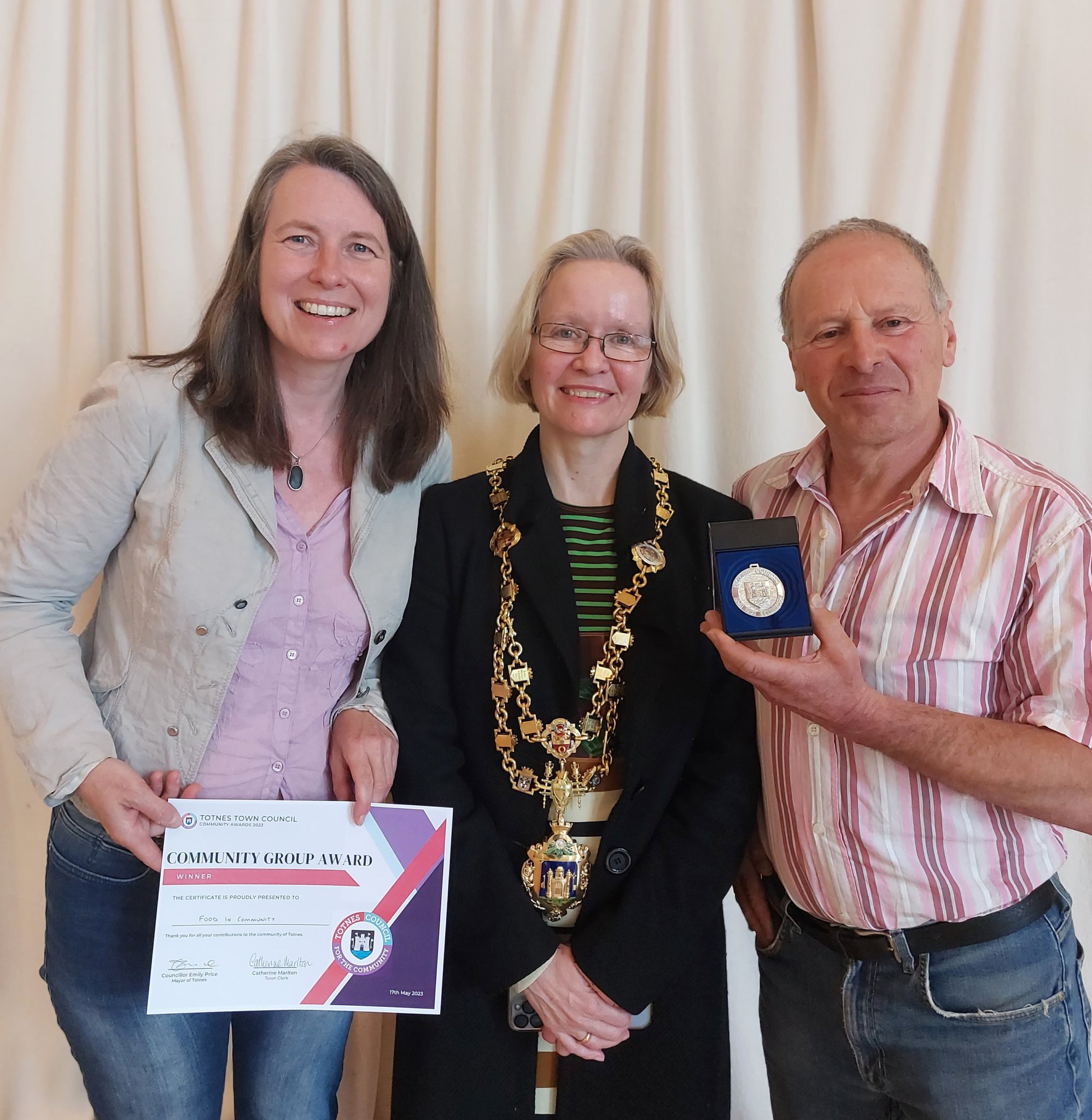 ABOVE: Chantelle Norton, Director Food in Community, Mayor of Totnes Cllr Emily Price, David Markson, Director Food in Community
LEFT: Pat Shepherd, Trustee of The Mansion Charity with Cllr Emily Price