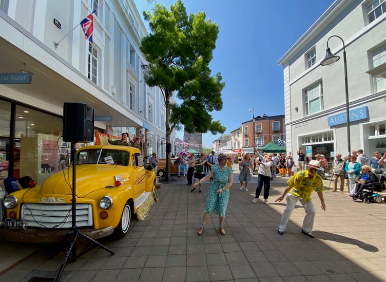 Dancing to The Liberty Sisters at the Newton Abbot classic vehicle show.Picture: NATC (28-5-23)