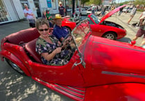 Classic cars add sparkle to a sunny day in Newton Abbot – pictures