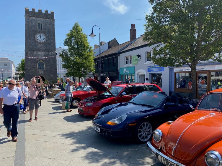 Wolborough Street at the Newton Abbot classic vehicle show.Picture: NATC (28-5-23)