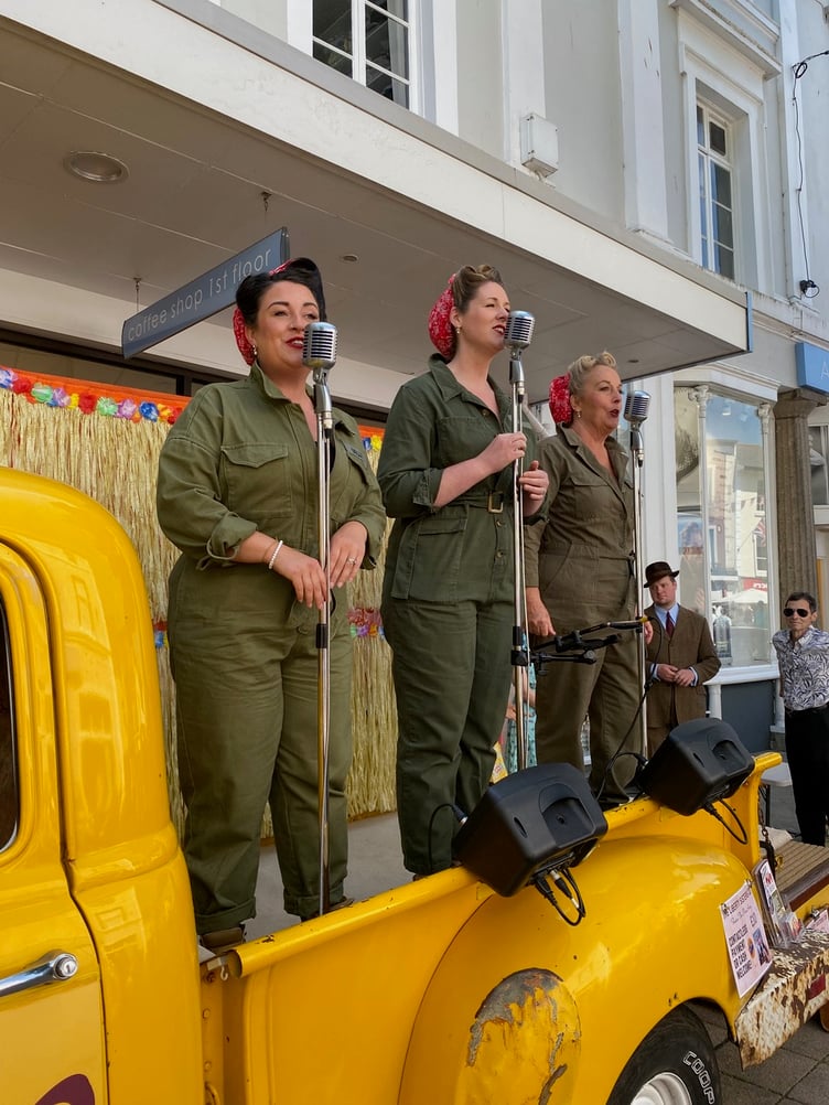 The Liberty Sisters sing at the Newton Abbot classic vehicle show.Picture: NATC (28-5-23)